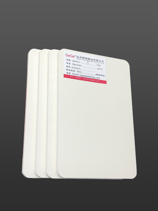 Panneau de mousse de PVC blanc imperméable à l'eau de gaufrage simple face de 5MM